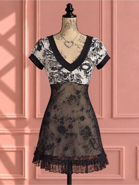 Kollontaï Floral Lace-Overlay V-Neck Dress in Black and White Size S